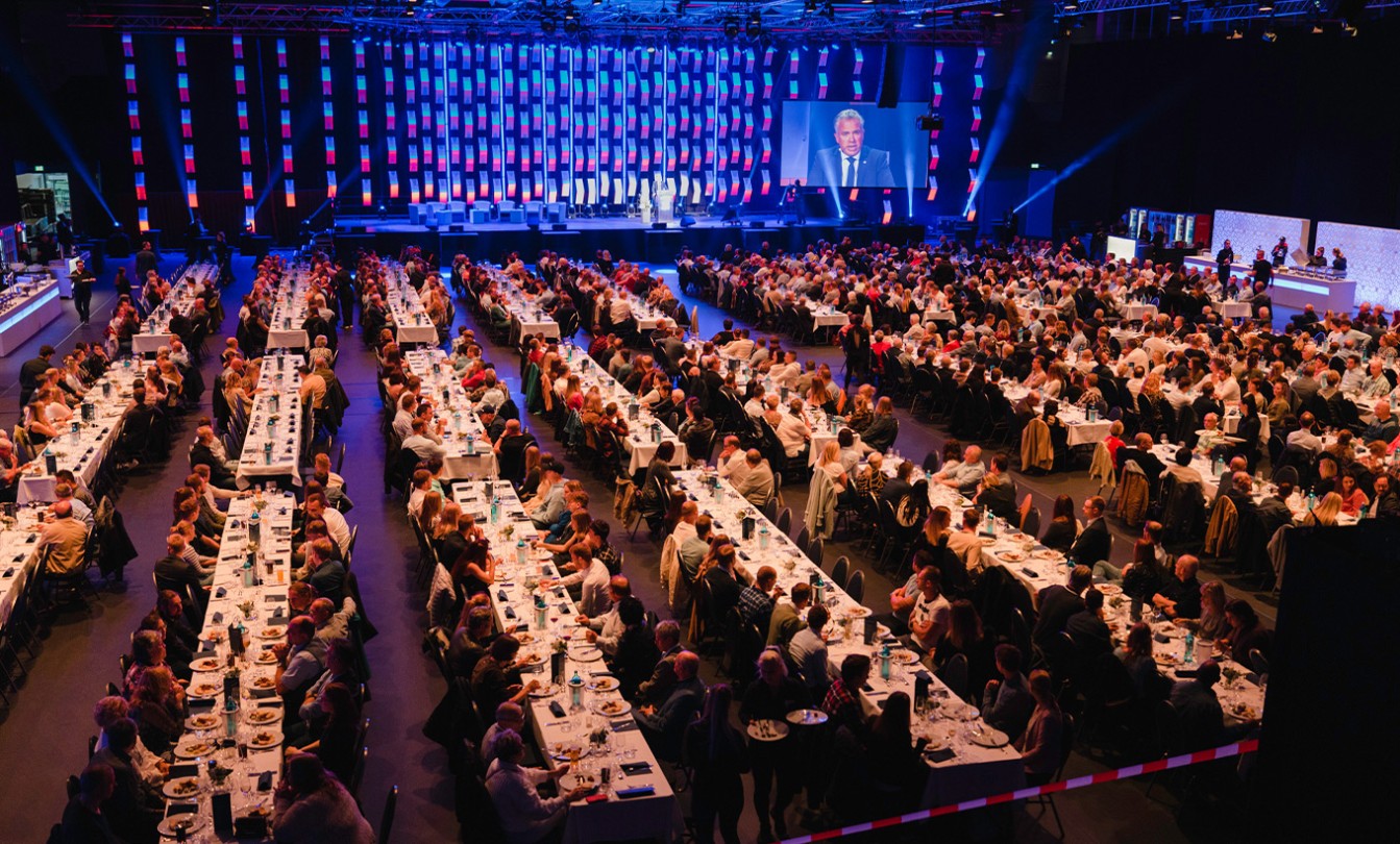 « Nous ! Ici ! » – Bien plus qu’une devise