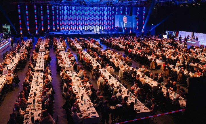 « Nous ! Ici ! » – Bien plus qu’une devise