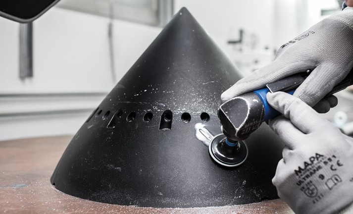 Work on various surfaces with CO-COOL ceramic oxide grain COMBIDISC abrasive discs.