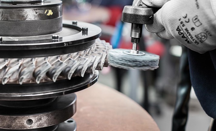Deburring work on a rotor with SiC version wheel brush.