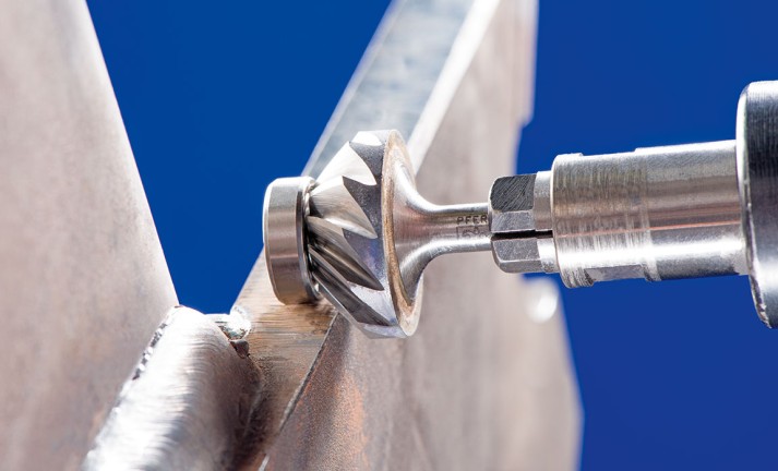 Mit den kegelsenkförmigen Frässtiften der Zahnung EDGE lassen sich definierte 30°- und 45°-Fasenwinkel anfasen. 